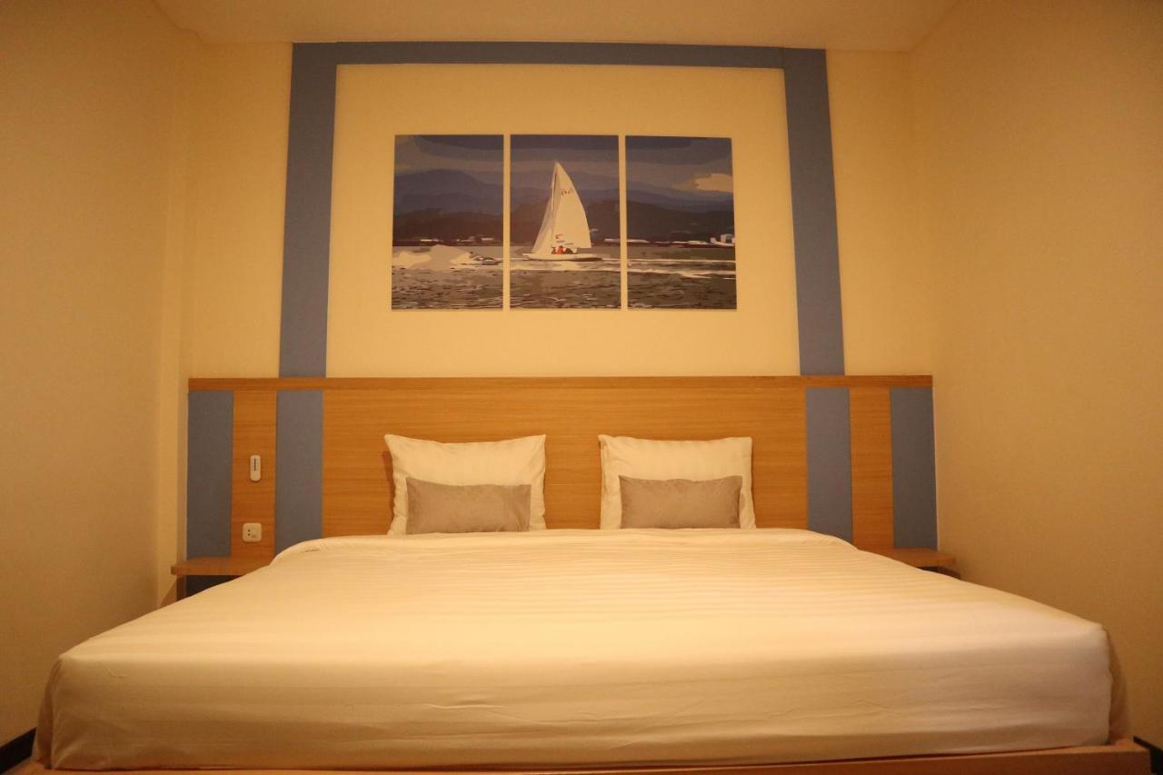 D'Carol Hotel Surabaya Luaran gambar