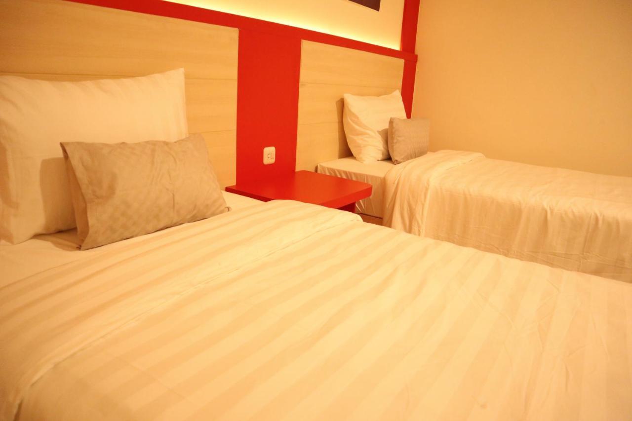 D'Carol Hotel Surabaya Luaran gambar